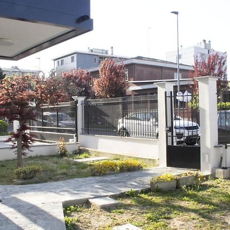 Luna Bianca Bed and Breakfast Rozzano Exterior foto