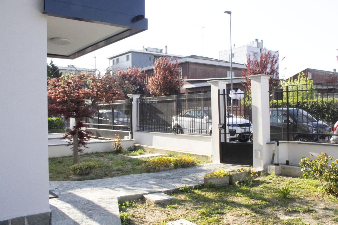 Luna Bianca Bed and Breakfast Rozzano Exterior foto